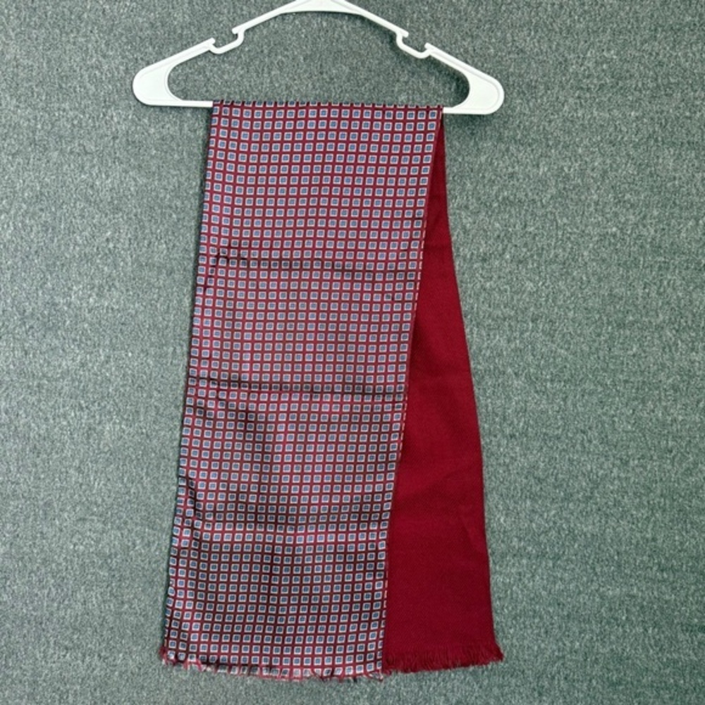 Stylish Men's Red and Blue Patterned Scarf